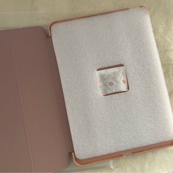 iPad Pro 11 Rose Gold Case - Picture 2 of 6